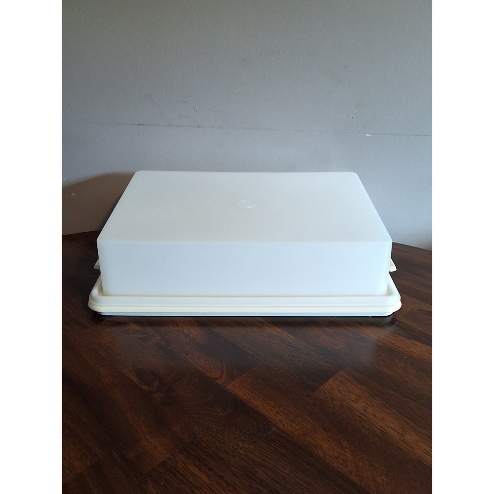 Vintage 1970s Tupperware Fresh-N-Fancy Rectangular Cake Keeper VGVC!